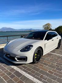 PORSCHE Panamera Sport Turismo 4 e-hybrid
