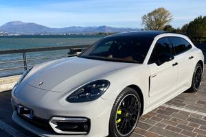 PORSCHE Panamera Sport Turismo 4 e-hybrid