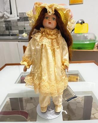 Bambola in  porcellana  da collezione