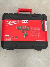 Milwaukee Trapano avvitatore con Percussione M12 
