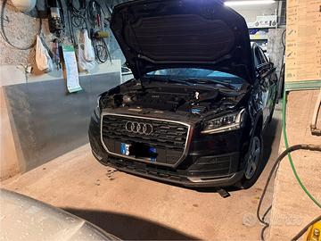 Audi q2 sinistrato incidentato