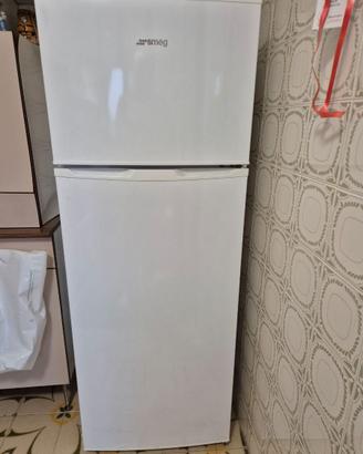 Frigorifero SMEG con congelatore