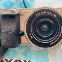 Fotocamera Sony + cavalletto Sony