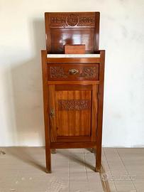 elegante comodino antico