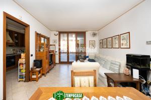 AMPIO 3 LOCALI CON TERRAZZINO E CANTINA!