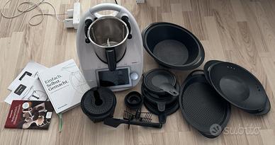 Vorwerk Thermomix TM6 con molti accessori 