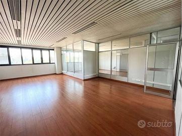 Immobile di 210 m² con 1 locale a Milano