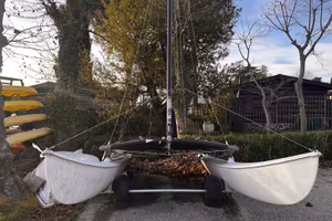 Catamarano a vela
