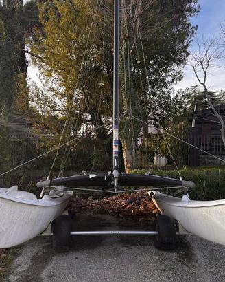 Catamarano a vela