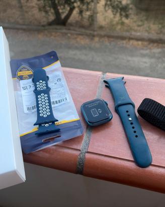 Apple Watch Series 7 (GPS, 45 mm) e accessori
