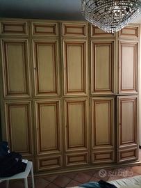 Armadio antico in legno 