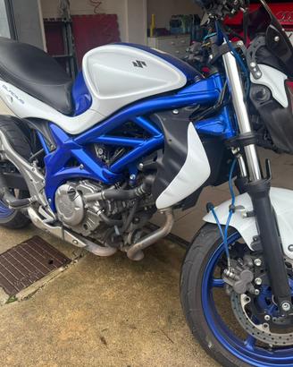 Suzuki gladius SV 650