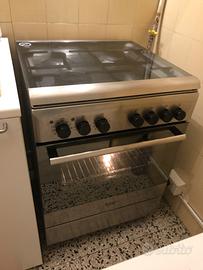 Cucina Ariston Hotpoint - Classe energetica A
