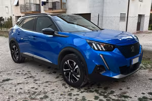 PEUGEOT E 2008 GT LINE 2020 136CV elettrica blu