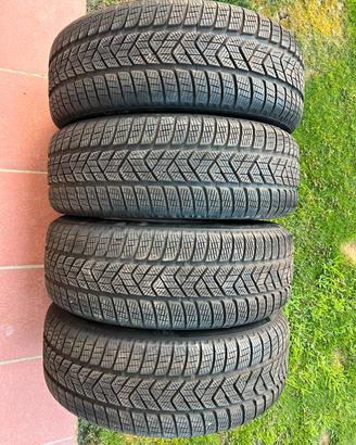 4 gomme 225 60 17 103 V Pirelli con 300 km.