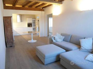 Attico / Mansarda di 100 m² con 3 locali a Bologna