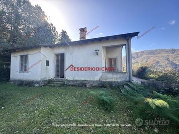 Casa, Castell'Umberto.