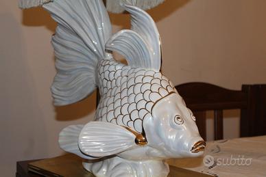 Lampada da tavolo di ceramica a forma di pesce