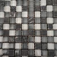 mosaico grigio vetro e marmo 