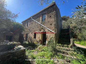 Casa, Piraino.