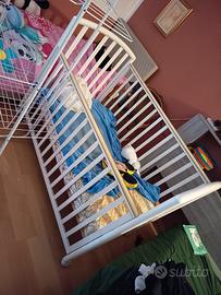 Lettino per bambini con materasso