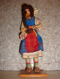 Bambola costume tradizionale numerata 26 cm