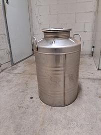 fusto in acciaio per olio da 50 litri.