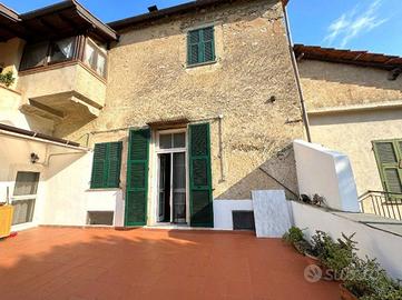 Appartamento di 185 m² con 5 locali a Zuccarello