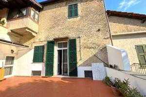 Appartamento di 185 m² con 5 locali a Zuccarello