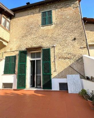 Appartamento di 185 m² con 5 locali a Zuccarello