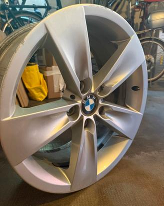 Cerchi in lega da 18 pollici bmw