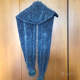 Sciarpa grigia con pon pon