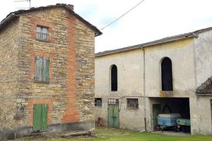 Rustico / Casale di 150 m² con 5 locali e box auto
