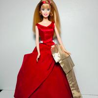 Barbie originale con abito rosso elegante, orecchi