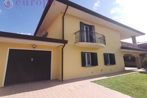 Bifamiliare indipendente a ridosso del centro