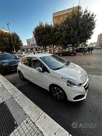 Peugeot 208 1.2 gpl full optional