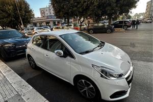 Peugeot 208 1.2 gpl full optional