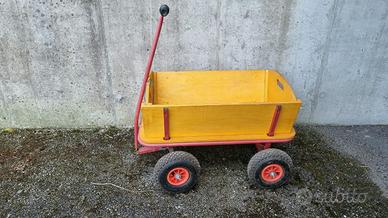 Carretto in legno portatutto da giardino