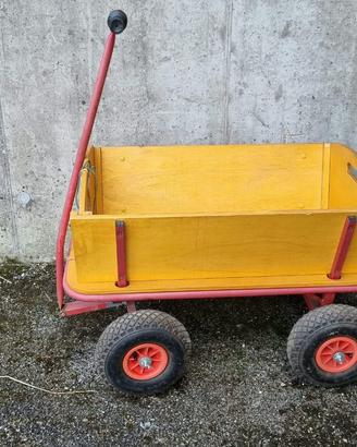 Carretto in legno portatutto da giardino