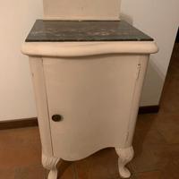 Comodino stile retrò