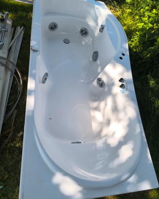 vasca idromassaggio Jacuzzi 