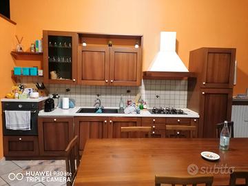 cucina  e letto matrimoniale a ponte 