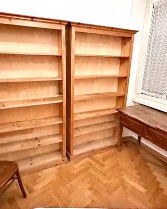 Coppia di librerie e tanti mobili d' antiquariato