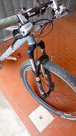 Bicicletta mountbike
