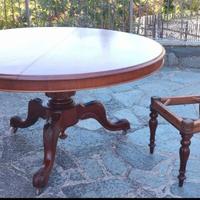 Tavolo rotondo a vela e 6 sedie