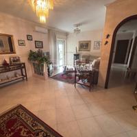 QUADRILOCALE CON BOX AUTO