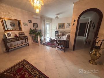 QUADRILOCALE CON BOX AUTO