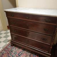 cassettone in legno con marmo