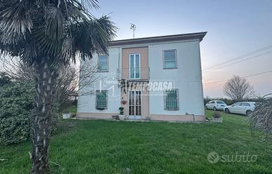 MONOFAMILIARE CON GIARDINO PRIVATO