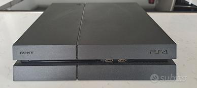 play station 4 con giochi e supporto pad